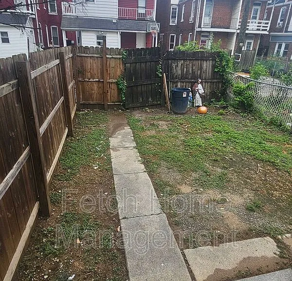826 Wallace St — Photo 12