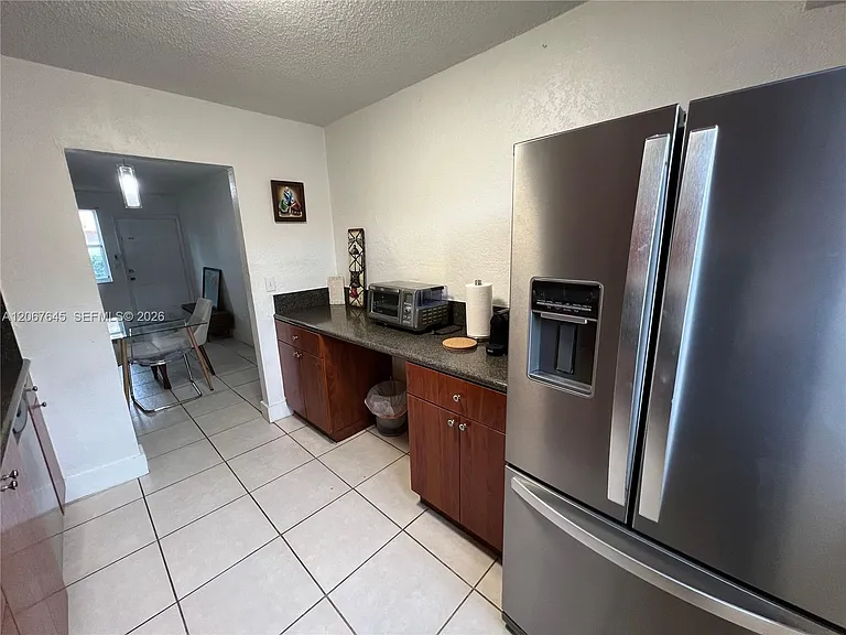 458 SW 10th St #4 — Photo 6