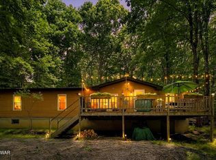 110 E Shore Dr, Hawley, PA 18428