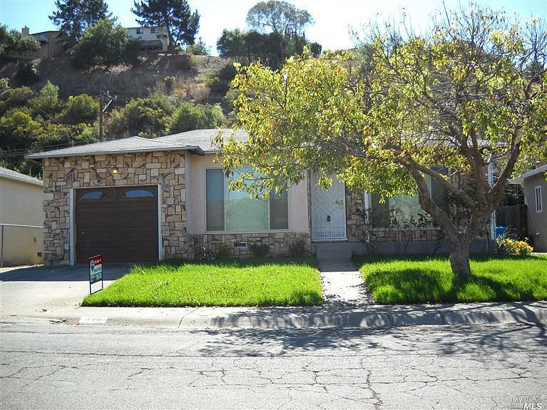 1st image of 373 Pepper Dr