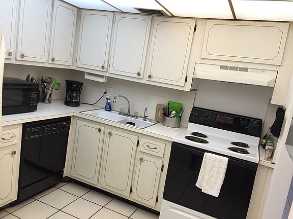 4th image of 3660 NE 166th St APT 602
