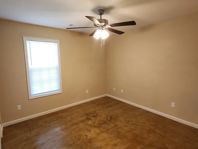 406 E Gordon St — Photo 12
