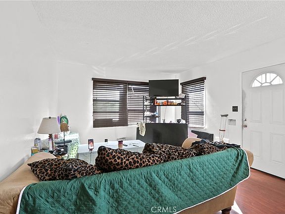 3rd image of 229 E Reeve St