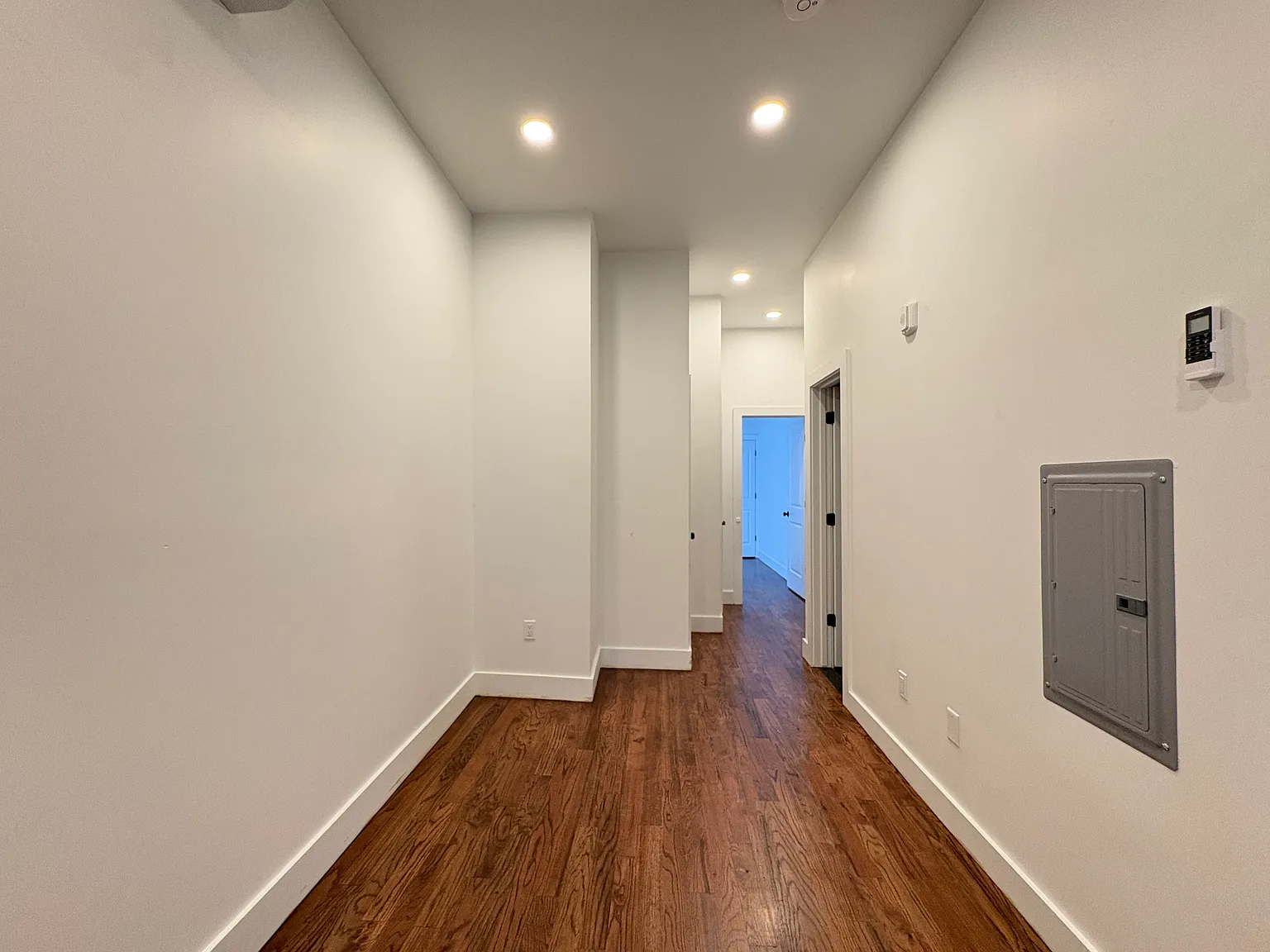 2 bed, 800 sqft, $2,150 — Photo 2
