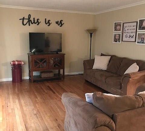 3rd image of 619 Winterberry Dr