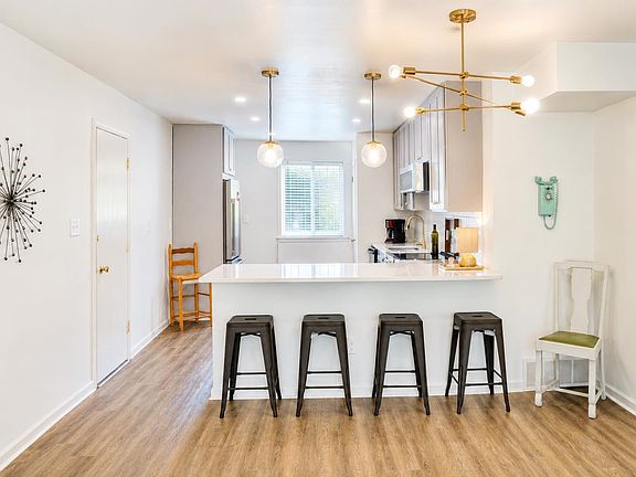 5th image of 4400 Poplar Ave APT 25