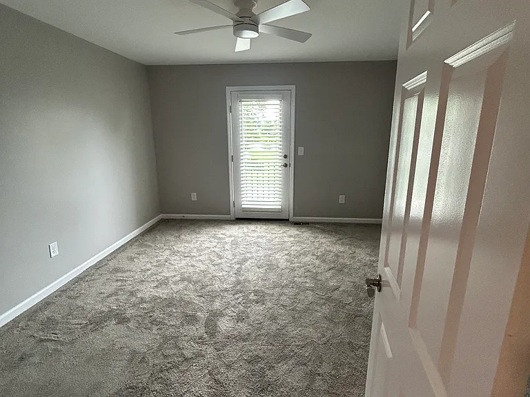 3100 Greenlawn Ave NE — Photo 6