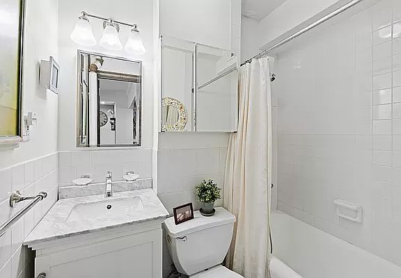 5th image of 40 W 72nd St APT 94