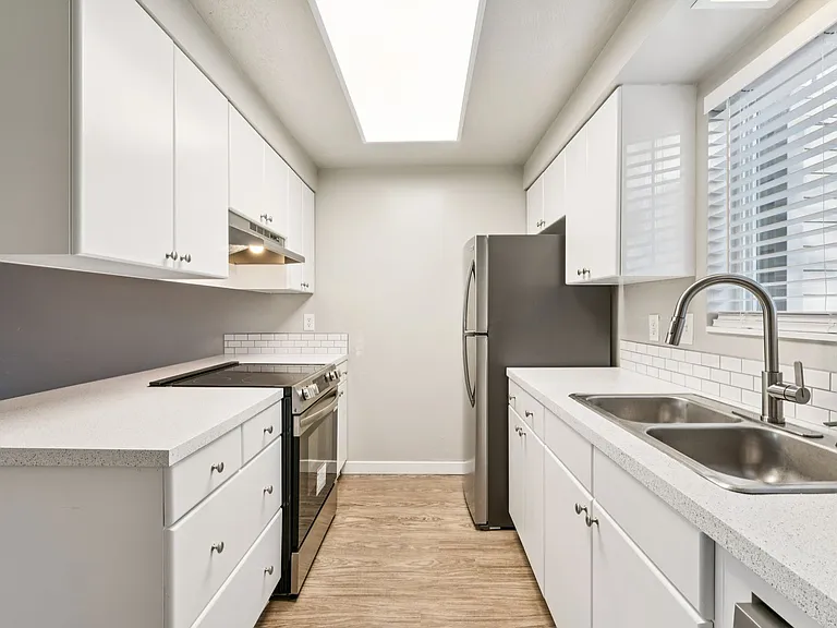 2-WEEKS FREE | North River Apartments — Photo 18