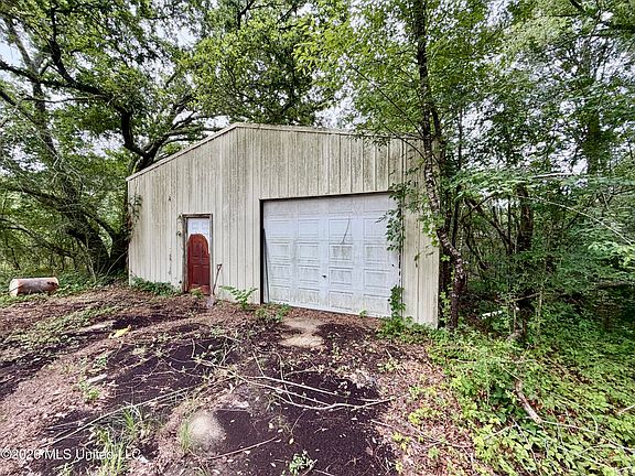 3rd image of 3878 Springridge Rd