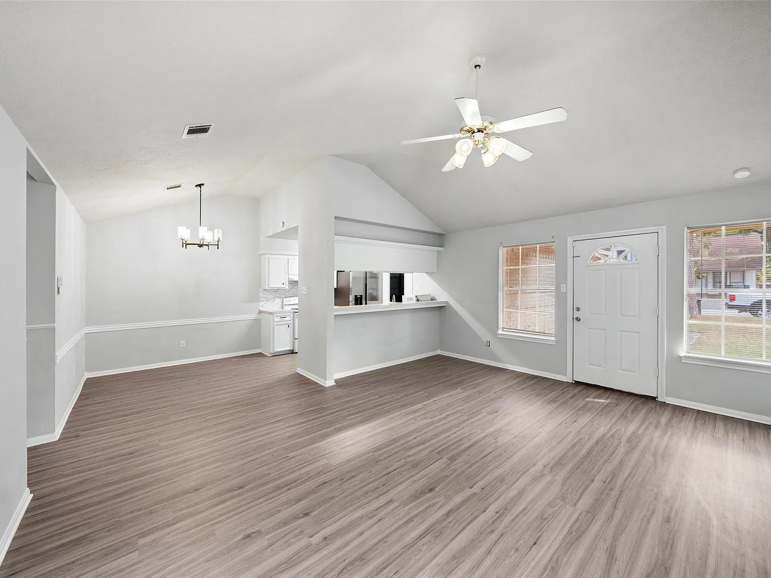 2 bed, 2.0 bath, 1100 sqft, $1,350 — Photo 4