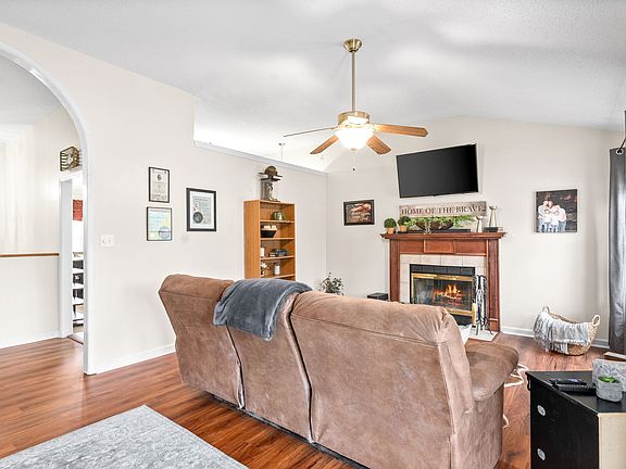 5th image of 1672 Barrywood Cir E