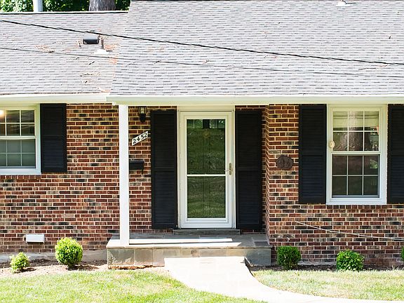 3rd image of 2452 Villanova Dr