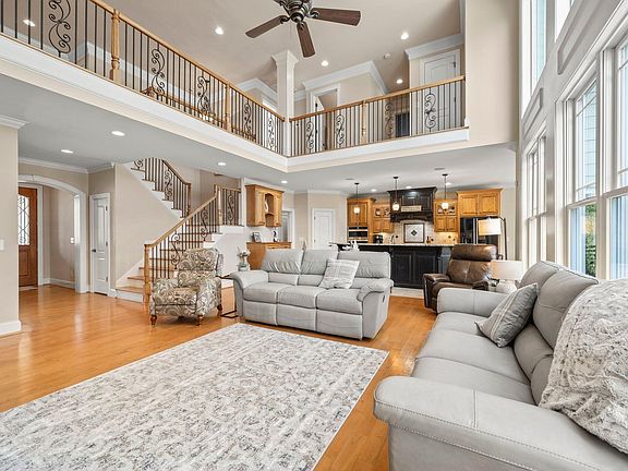 3rd image of 936 Riverwood Dr