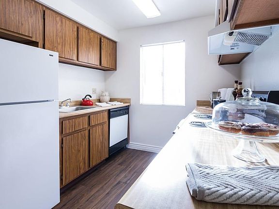 2nd image of 1216 E Vista Del Cerro Dr APT 1068