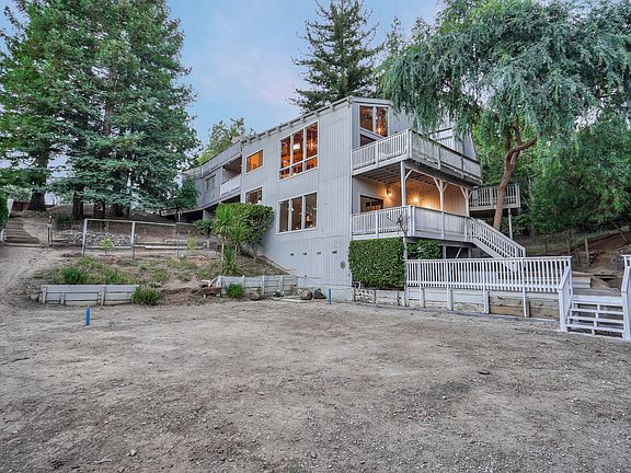 3rd image of 16940 Oakridge Ln