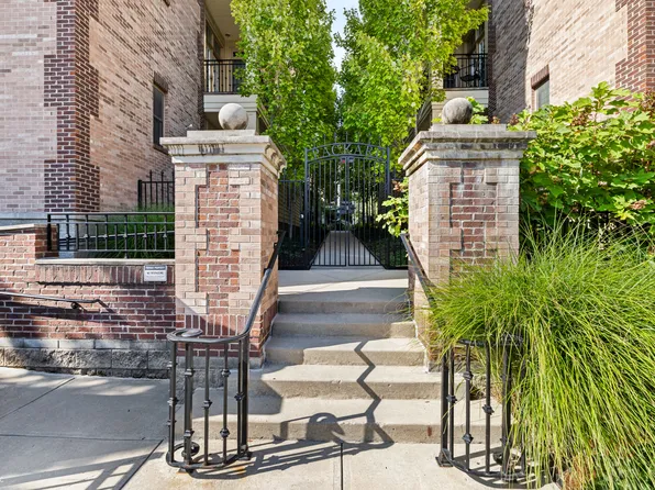 450 E Ohio St APT 202, Indianapolis, IN 46204