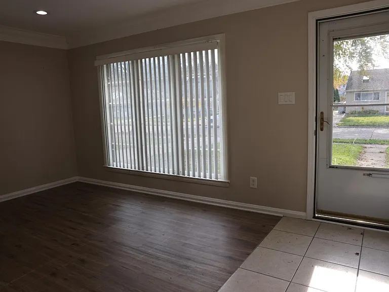 1453 E Goulson Ave — Photo 2