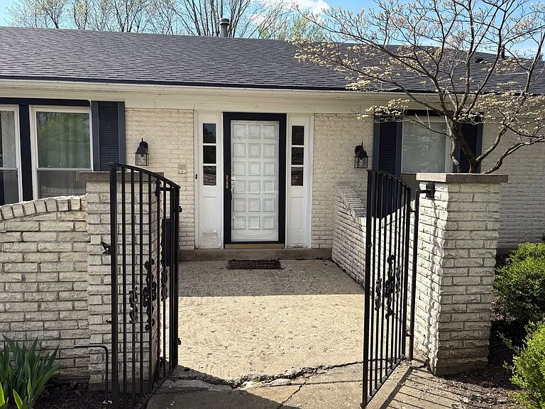 2087 Granada Dr — Photo 3