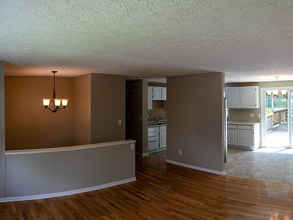 3rd image of 6 Fairlawn Ct
