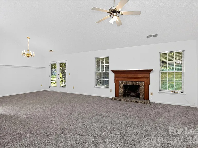 3411 Pondridge Ct — Photo 8