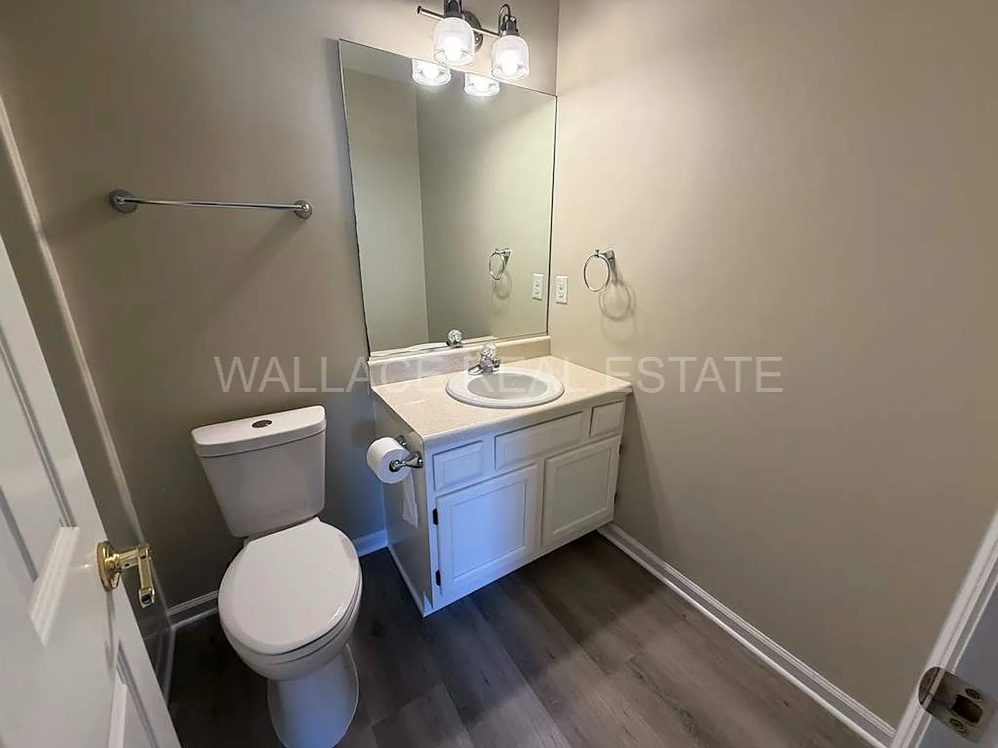 End Unit 2 Bedroom, 2 Bath Condo In Powell In Brockton Place!! — Photo 4
