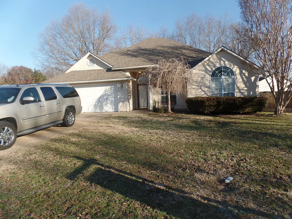 402 Greenmeadow Ln