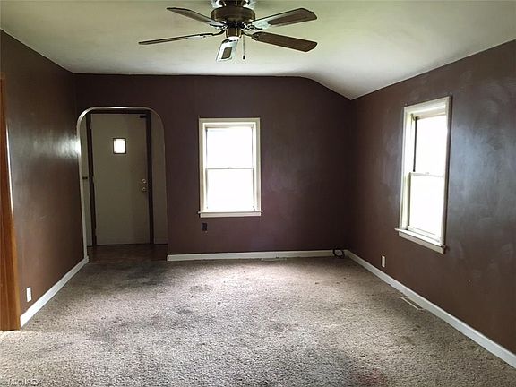 3rd image of 129 Chilton Ave