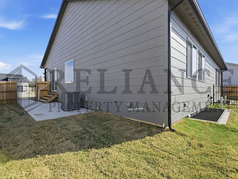 5259 N Pinecrest St — Photo 5