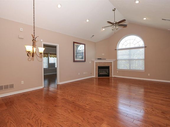 3rd image of 6639 Liberty Cir #1