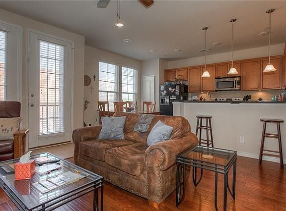 5th image of 950 Henderson St APT 1322