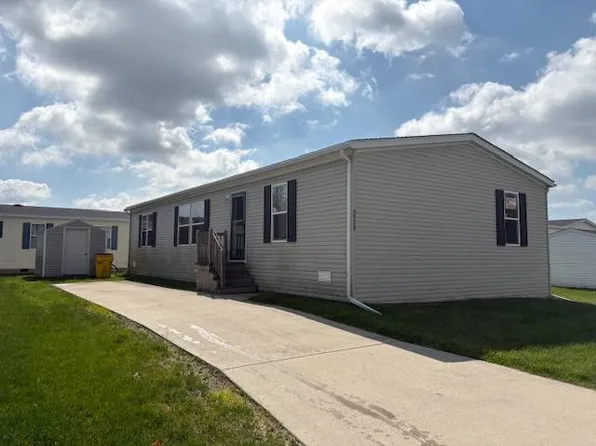58400 Brookside Dr, New Haven, MI 48048