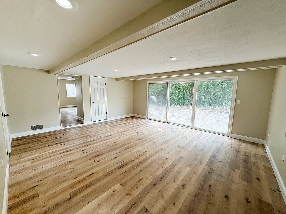 FAMILY ROOM / DINING AREA