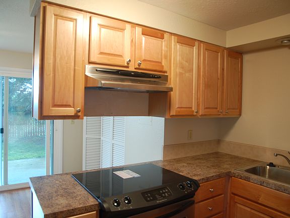 3rd image of 1263 NE Grant St Unit A