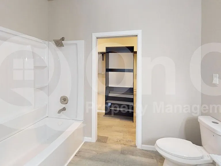 2209 Wellington St — Photo 10