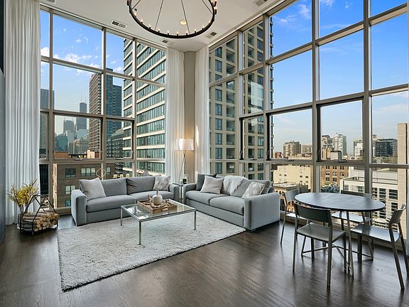 3rd image of 150 W Superior St APT 1005