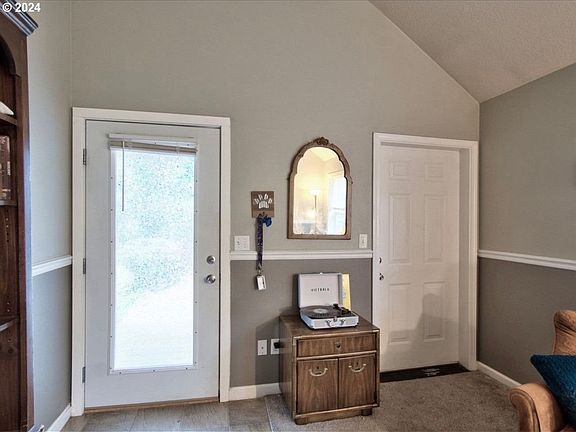 5th image of 309 W Sherman St #A