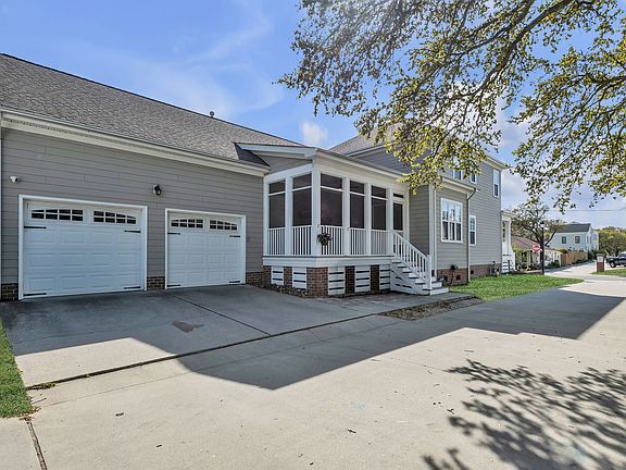 4th image of 9632 6th Bay St