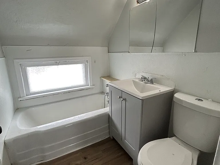 9825 Macon Ave — Photo 6