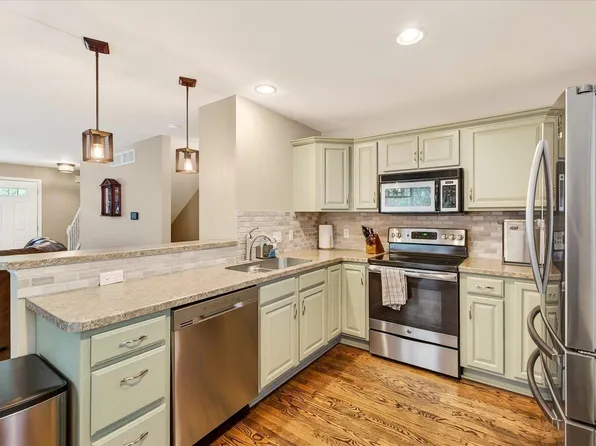 719 Cricket Ln Unit 1, Madison, WI 53562