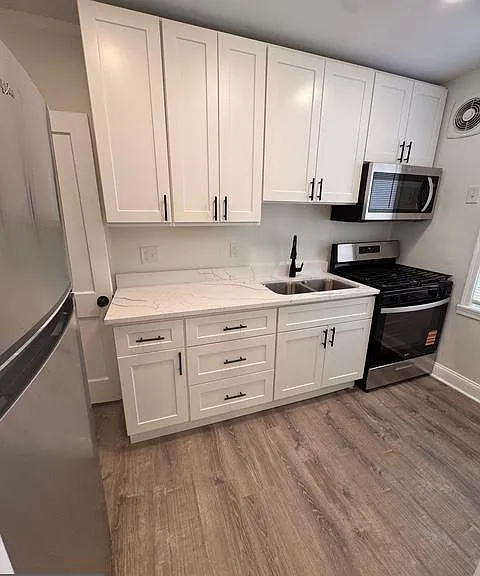 1090 Cameron Rd — Photo 1