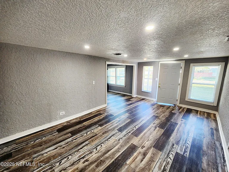 3238 Townsend Blvd — Photo 3