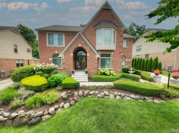 41499 Burroughs Ave, Novi, MI 48377