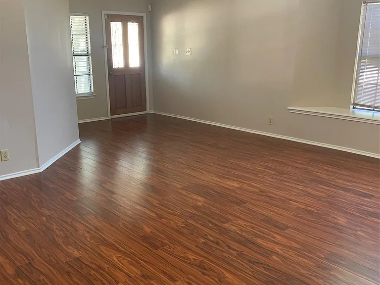 3215 Tree Grove Dr — Photo 10