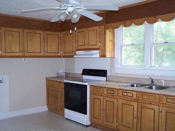 3rd image of 180 Daley Dr