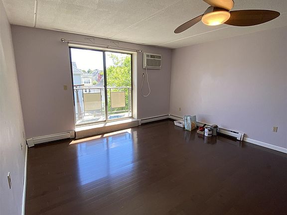 4th image of 311 Lowell St #25