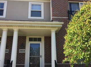 2454 Waterbury Ln, Buffalo Grove, IL 60089