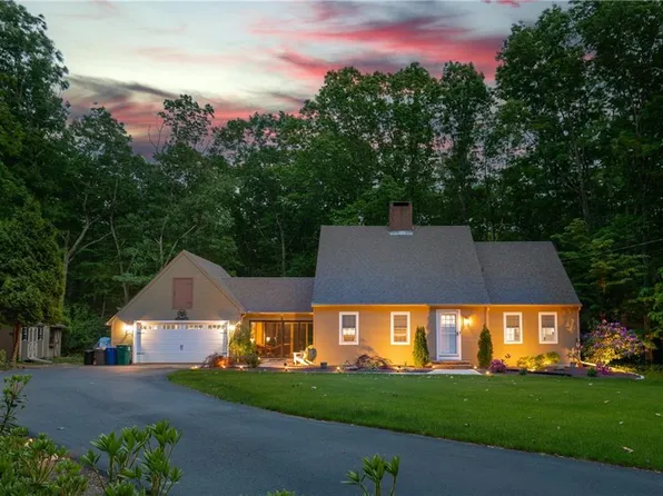200 Quaker Ln, Scituate, RI 02857