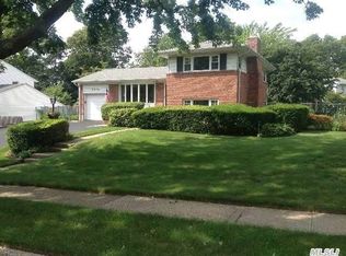 41 Rensselaer Dr, Commack, NY 11725