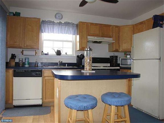 5th image of 11 Ann Marie Ct